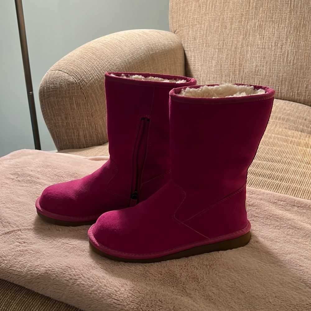 Uggs size 4